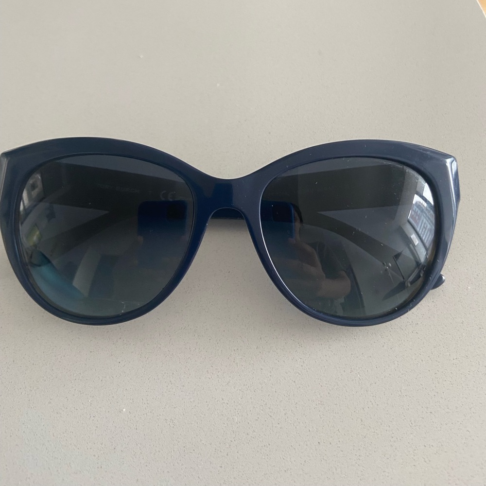 Navy Tory Burch sunglasses